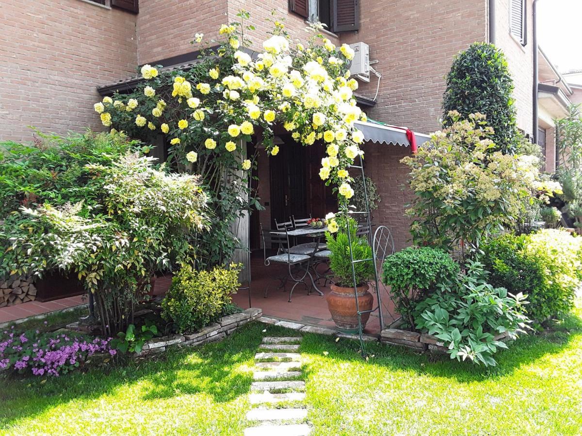 B&B La Rosa Gialla Μαρανέλλο Εξωτερικό φωτογραφία